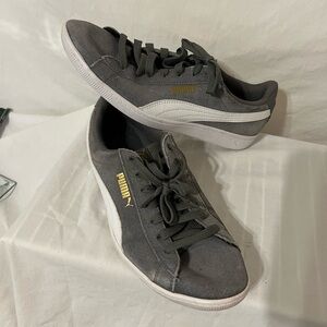 Puma Lace Up  Womens Grey Sneakers Casual Shoes. Size 10 Soft Foam. Gold Puma